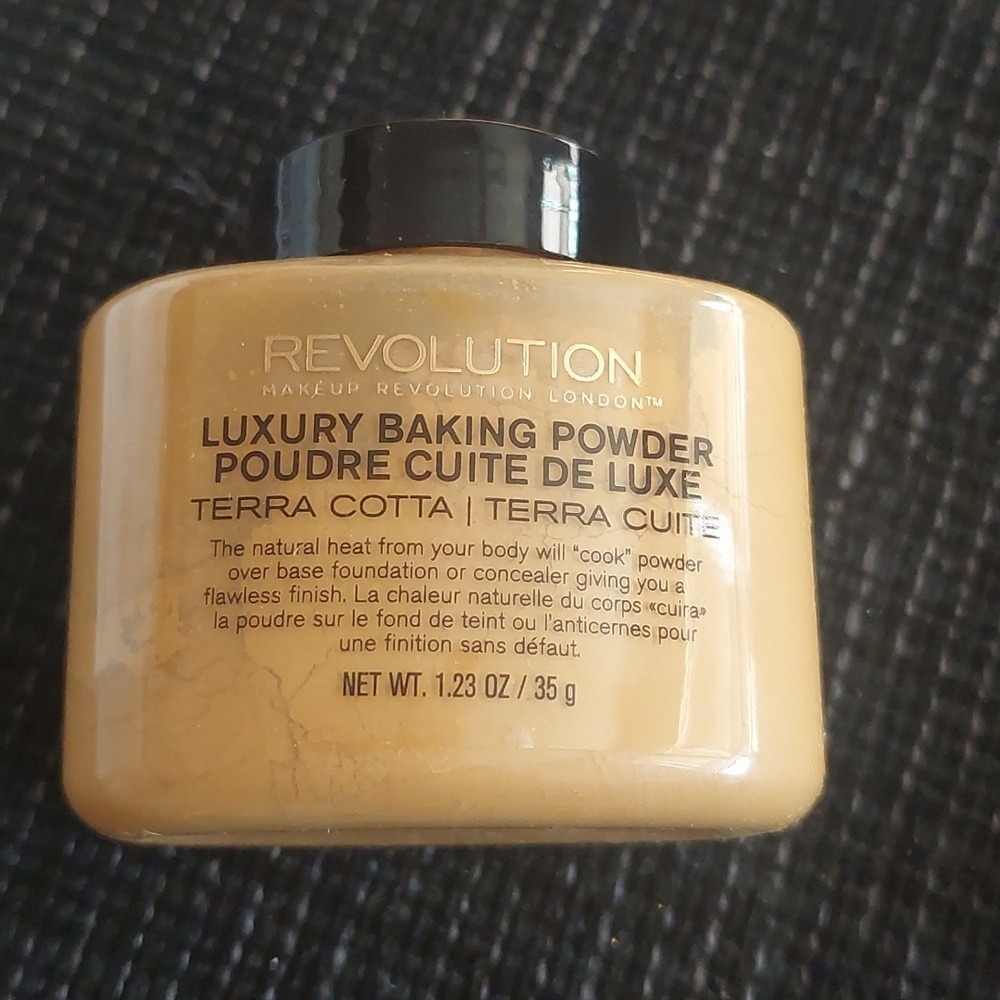 New makeup revolution baking powder Terra cotta‎